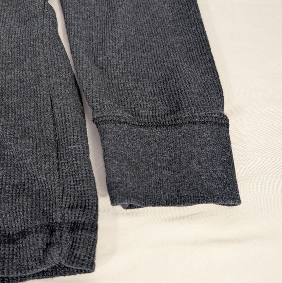 G.H. Bass & Co. Charcoal Long Sleeve Waffle-Knit Thermal Henley Shirt Sized XL - Picture 4 of 8